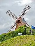 Molen met toegangspoort