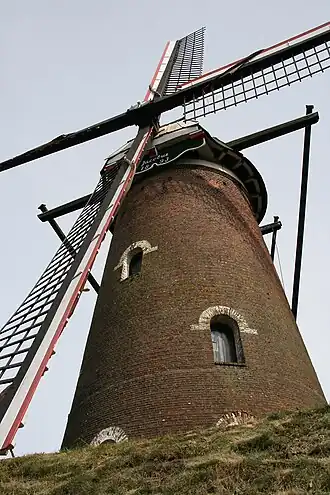 Van onderen af is te zien hoe groot het gevlucht is