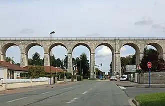 Het spoorviaduct van Longueville