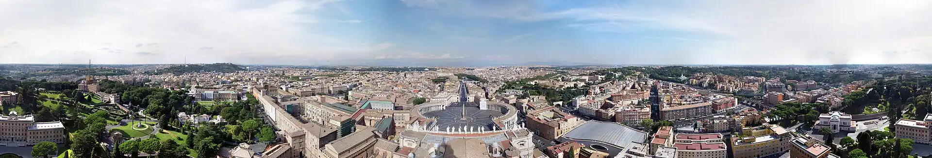 Panoramisch uitzicht over Rome uit het westen vanuit de koepel van de Sint-Pieter