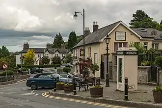 Zicht op het centrum van Enniskerry