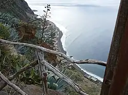 Uitzicht steil bergaf op Paul do Mar aan de kust