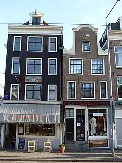 Pand met eenvoudige halsgevel