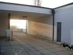 Villa Tugendhat, ingang gezien vanaf straatzijde.