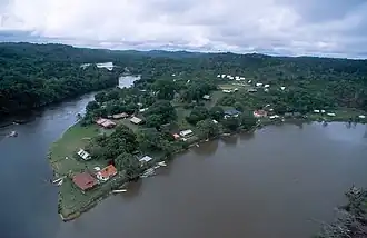 Oiapoque (links) en de Camopi bij het gelijknamige dorp