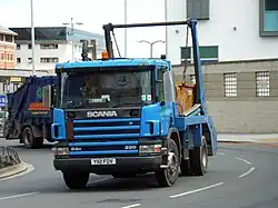 Scania 94D 220 portaalarm-containerwagen