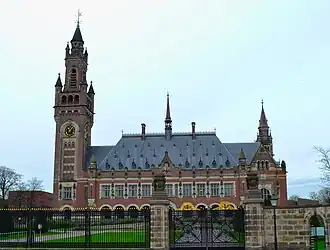 Het Vredespaleis in Den Haag waar het Hof zetelt