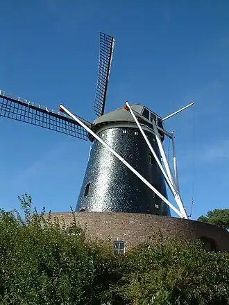 Molen met tot 2023 aanwezige teerlaag