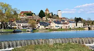 Gezicht op Cercy-la-Tour