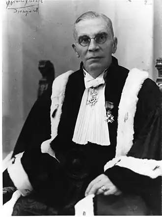 Berger in de toga van de procureur-generaal, ca. 1948, door Mathieu Pieters.