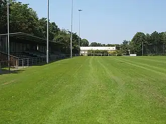 De tribune bij het hoofdveld van WGW