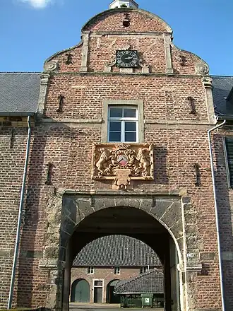 Kasteel Wijnandsrade, toegangspoort met daarboven het wapen van de familie Von dem Bongart