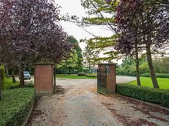 Toegang tot de begraafplaats.