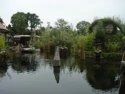 Boot bij buitenvaren van het station