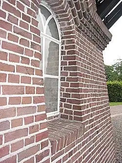 Dikke muur van de onderkant