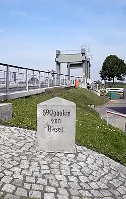 Ophaalbrug over het Spoykanaal met meetpunt