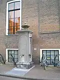 Stenenwaterpomp aan de Tolstraat (rijksmonument)