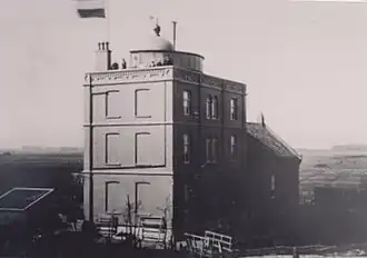 De vuurtoren van Watum met vuurtorenwachterswoning