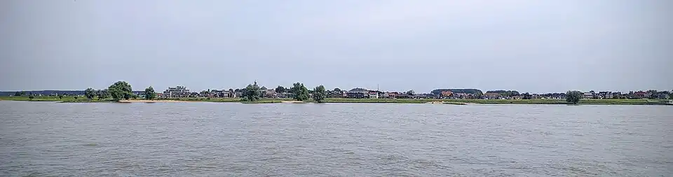 Uitzicht op Werkendam en de Nieuwe Merwede in 2016