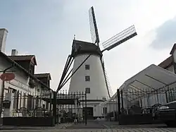 De oude windmolen, huidig tabaksmuseum en herberg.