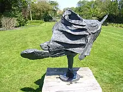 Omarming (1964) Wessel Couzijn, Westbroekpark, Den Haag