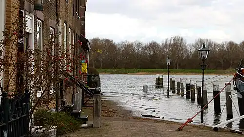 De Westhavenzijde ondergelopen tijdens storm