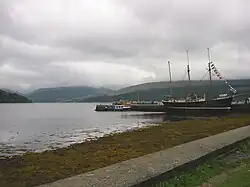 Loch Fyne bij de haven van Inveraray.