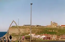 Whitby Abbey met een spitsboog van walviskaken