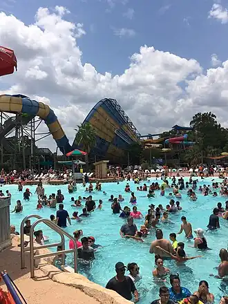 Six Flags Hurricane Harbor San Antonio is gelegen bij Six Flags Fiesta Texas  in San Antonio, Texas.