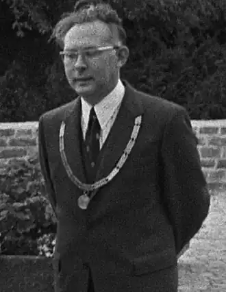 Burgemeester De Roos in 1975