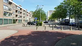 Zuidpunt van de Willem van Weldammelaan (juli 2019)met links flat van Christiaanse