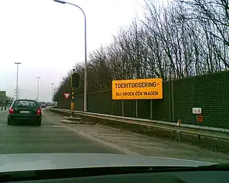 Het begin van de brug aan afrit 20 Wilsele-Putkapel.