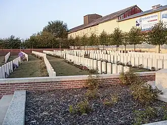 Zicht op gedeelte van de begraafplaats