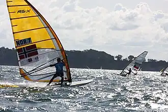 Windsurfers in actie tijdens het WK 2010