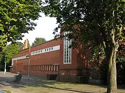 Schoolgebouw in kubistische bouwstijl aan Wognumerplantsoen (rijksmonument).