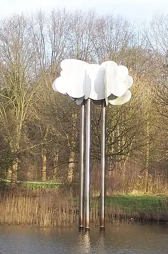 Wolken, kunstwerk van Raymond Perridon. (1977) (genomen in 2011)
