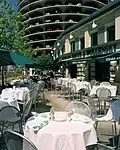 De patio van Smith & Wollensky steakhouse in Marina City