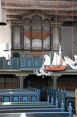 Interieur van deze kerk, met het kerkorgel uit 1864