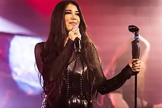 Ambre Vourvahis tijdens een optreden (2022)