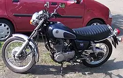 De Yamaha SR 500 kwam in 1978 op de markt, maar refereerde aan de Engelse eencilinders uit de jaren vijftig en -zestig