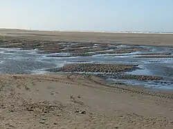 Door de daling van het waterpeil in de oude geul uit 2012 is de oversteekplaats nu goed zichtbaar. De stroomrichting is veranderd, maar de oude zandpatronen zijn gebleven.