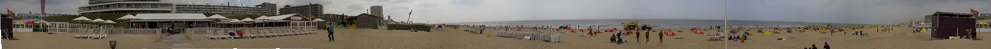 Panorama van het strand bij Zandvoort