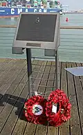 Britse herdenkingsplaat in de haven van Zeebrugge