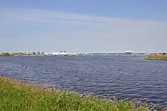 Het Verbindingsdok, met op de voorgrond het Boudewijnkanaal