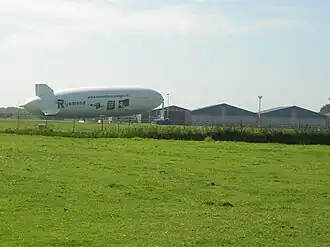 Luchtschip, 30 augustus 2008, op voormalig Vliegkamp Valkenburg