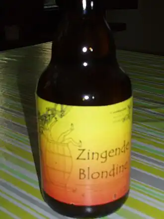 Zingende Blondine