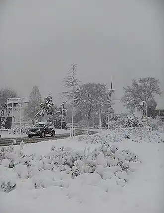 De Zuiderzeestraatweg in Wezep tijdens de hevige sneeuwval van maart 2006
