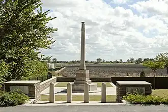 Toegang met Cross of Sacrifice.