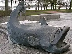 Sculptuur van de reuzenmeerval